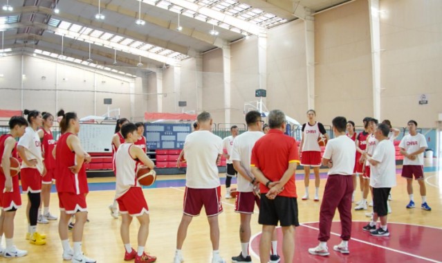 仅剩16人了！中国女篮传来最新消息，又有2人退出，宫鲁鸣难啊…